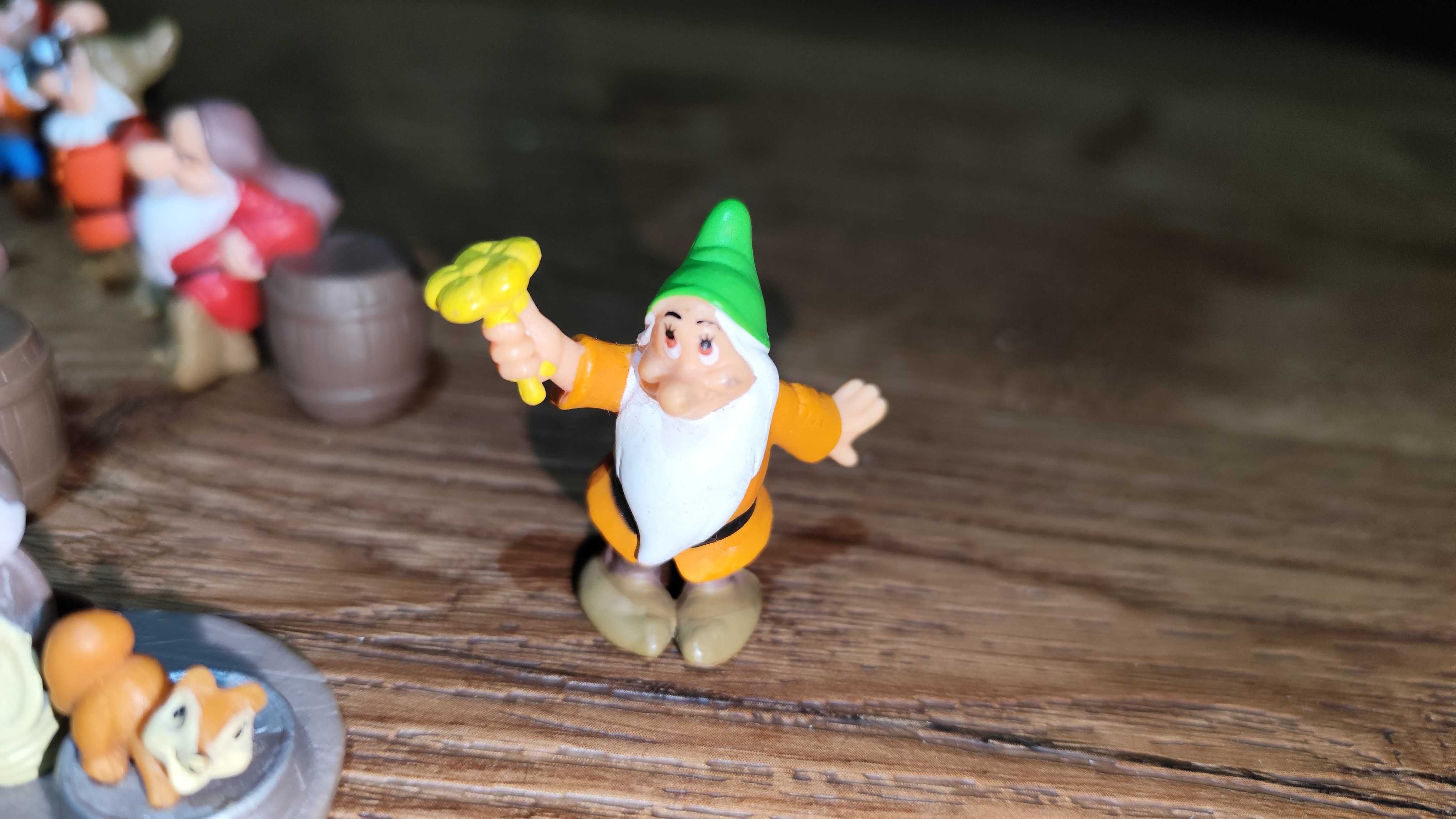 Figurki Kinder Disney Królewna Śnieżka i krasnoludki PRL Albert Heijn
