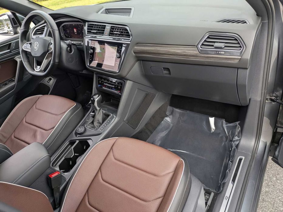 Volkswagen Tiguan      2022