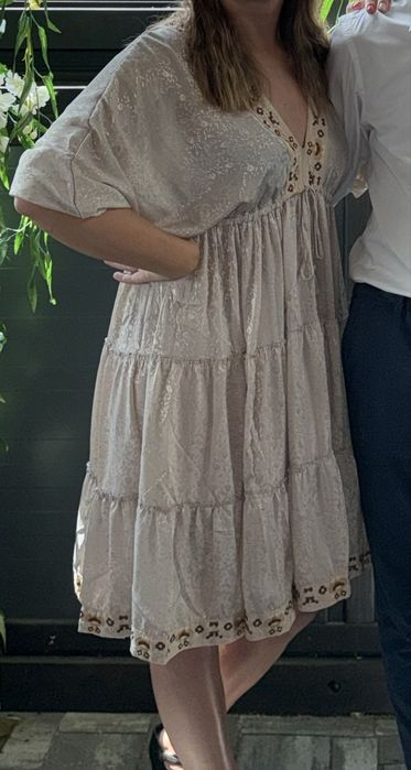 Sukienka w stylu boho beżowa