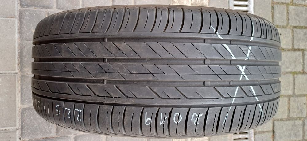 BRIDGESTONE 225/40R18 92W , pojedyńcza opona letnia.