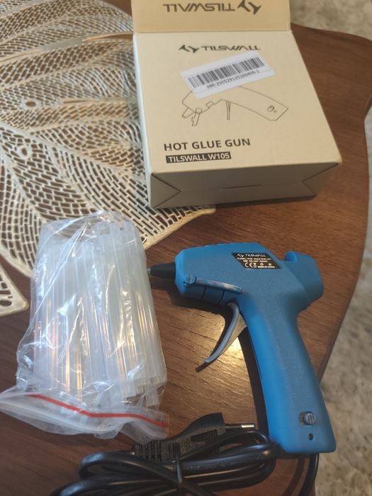 Nowy pistolet do kleju plus klej
