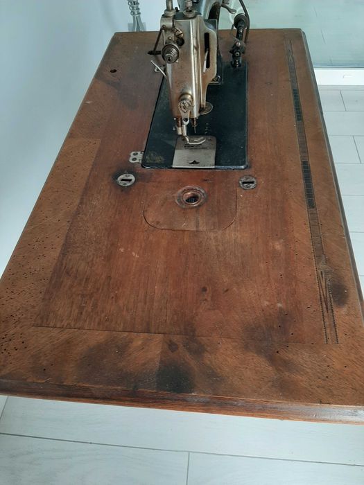 Maszyna do szycia PHOENIX z stolikiem