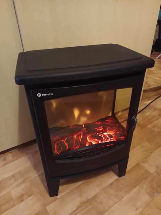Kominek elektryczny z grzaniem firmy Ferretti- super okazja na zimę!
