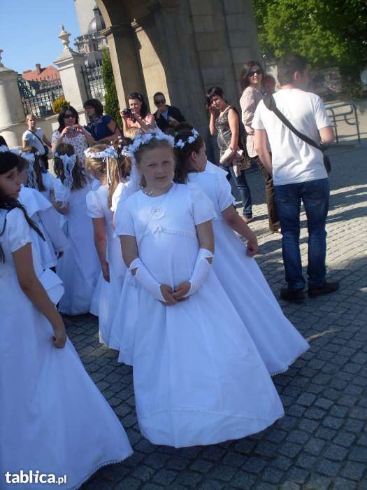 Piekna sukieneczka do komuni i dodatki