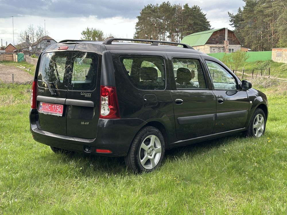 Продам автомобиль Dacia Logan MCV 2009