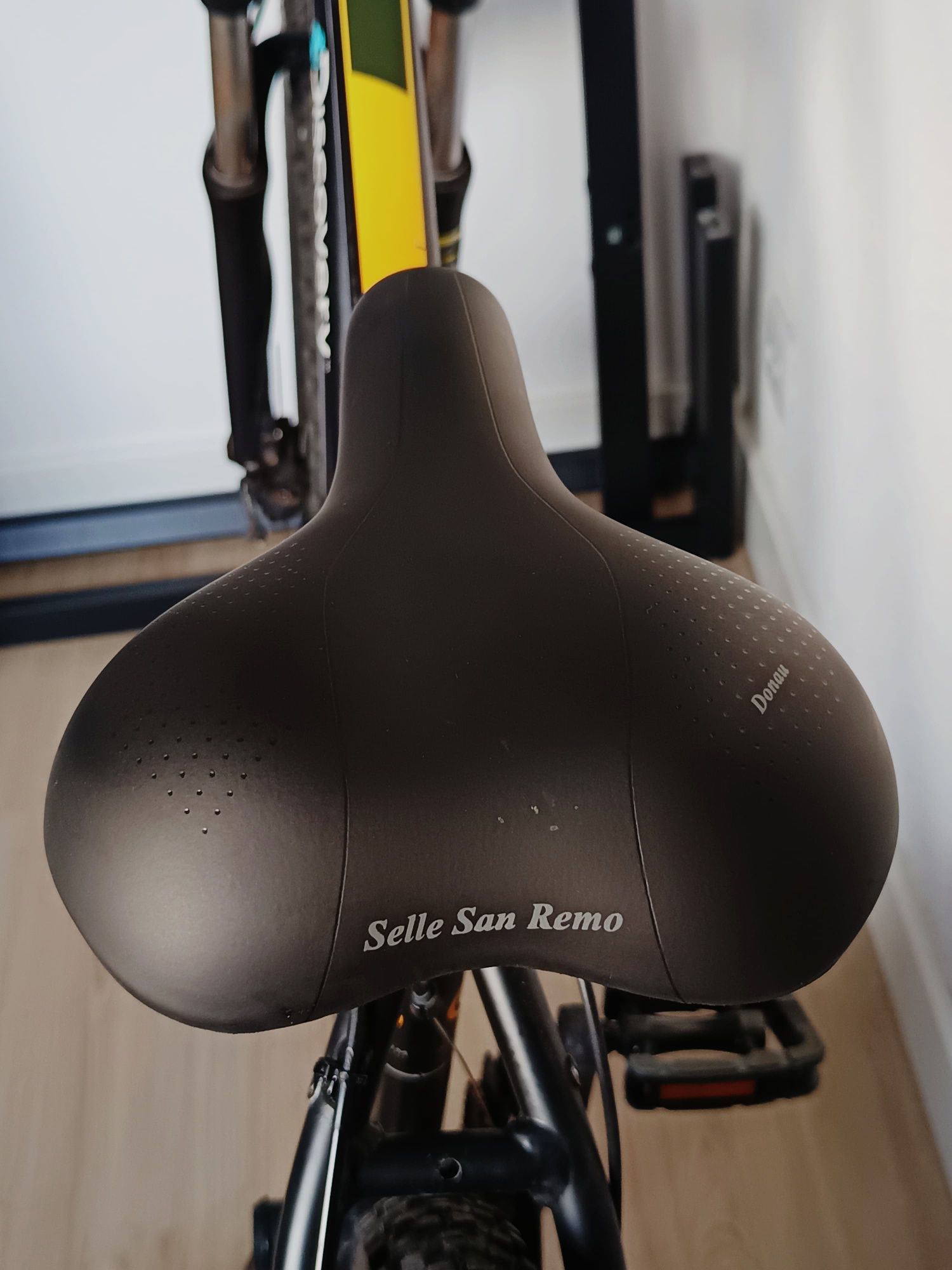 Bicicleta Esportes quase nova, à venda devido a mudança