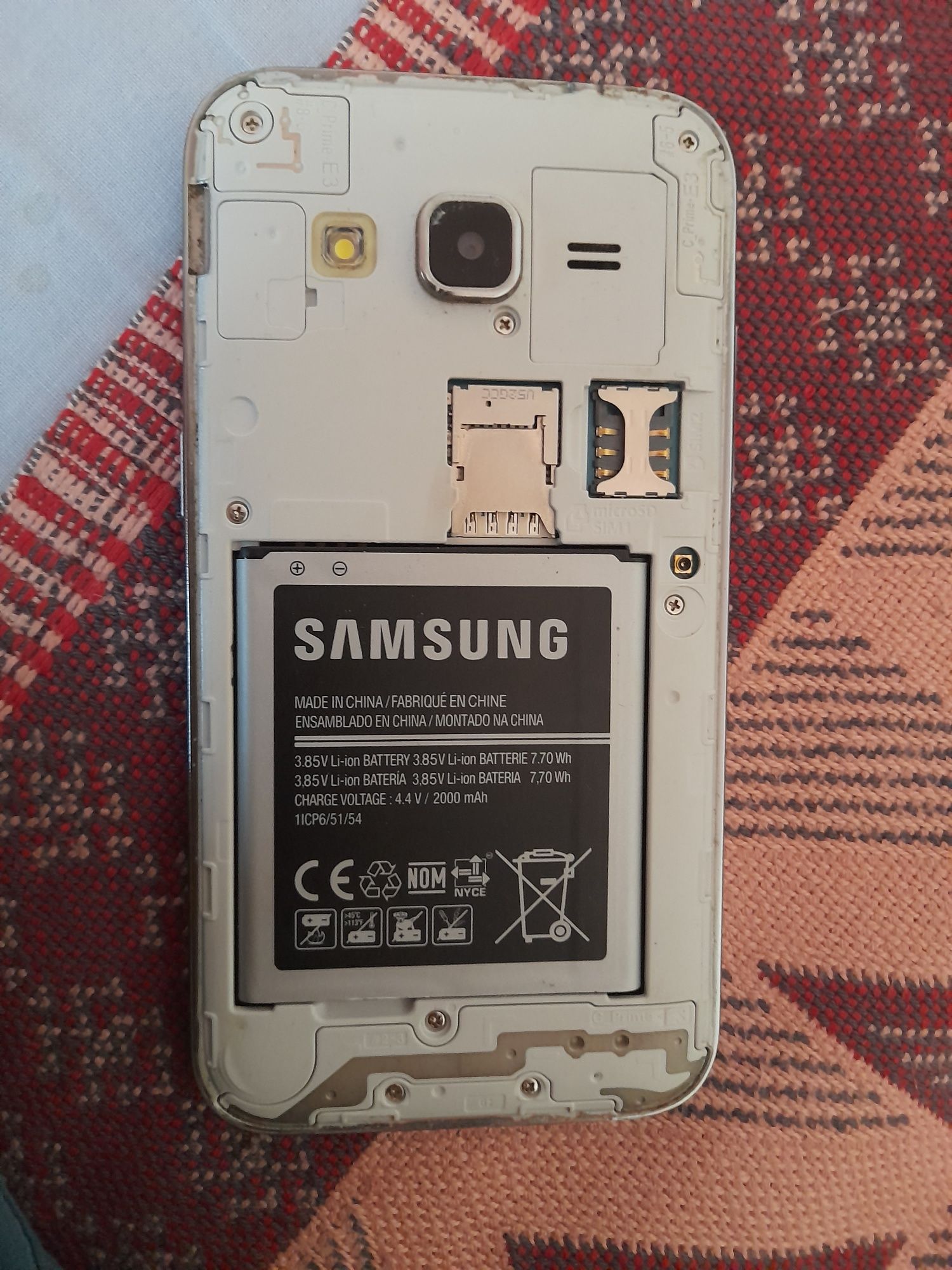 Смартфон 4"  Самсунг галакси,Fly IQ443