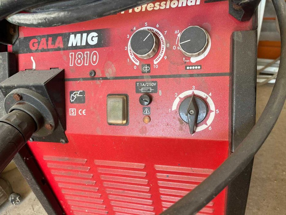 Máquina de soldar semi-automática marca GALA