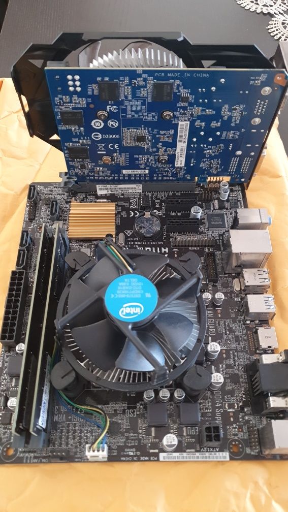 Motherboard com Processador Intel I7 , Memória e  Grafica