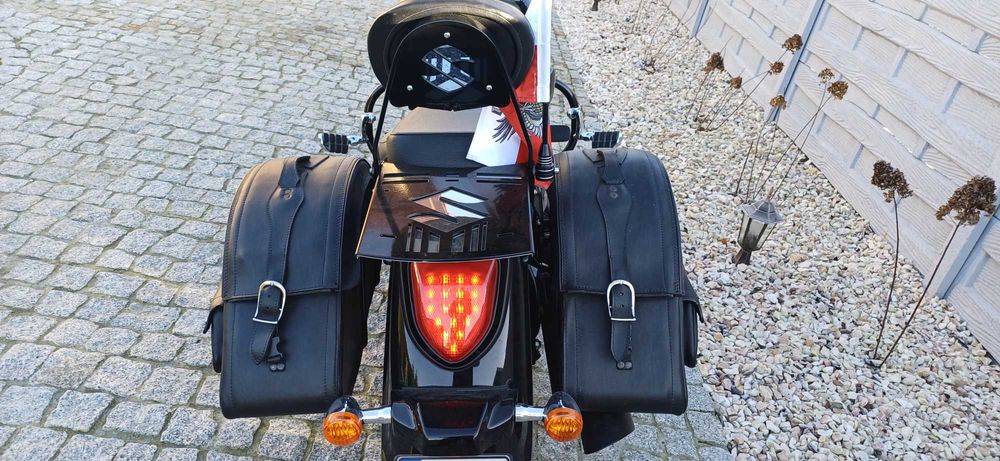 Motocykl Suzuki Intruder C800