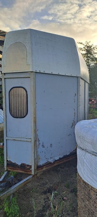 Koniowóz, przyczepka do przewozu koni i innych zwierząt