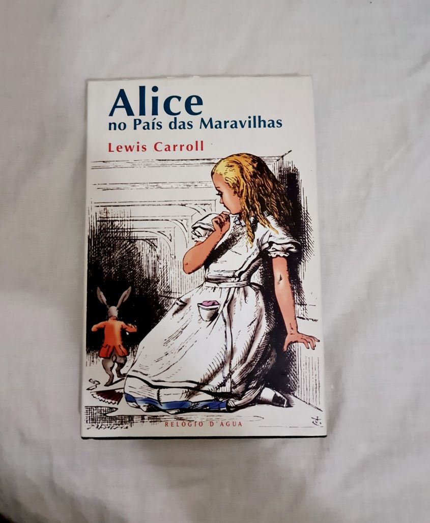 Livro de capa dura - Alice no País das Maravilhas e Alice do outro lad