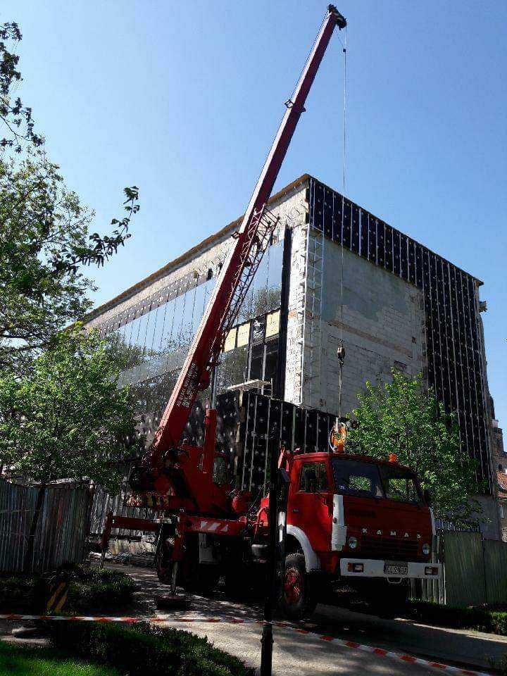 Dźwig usługi dźwigiem wynajem dźwigu żuraw 18T Legnica