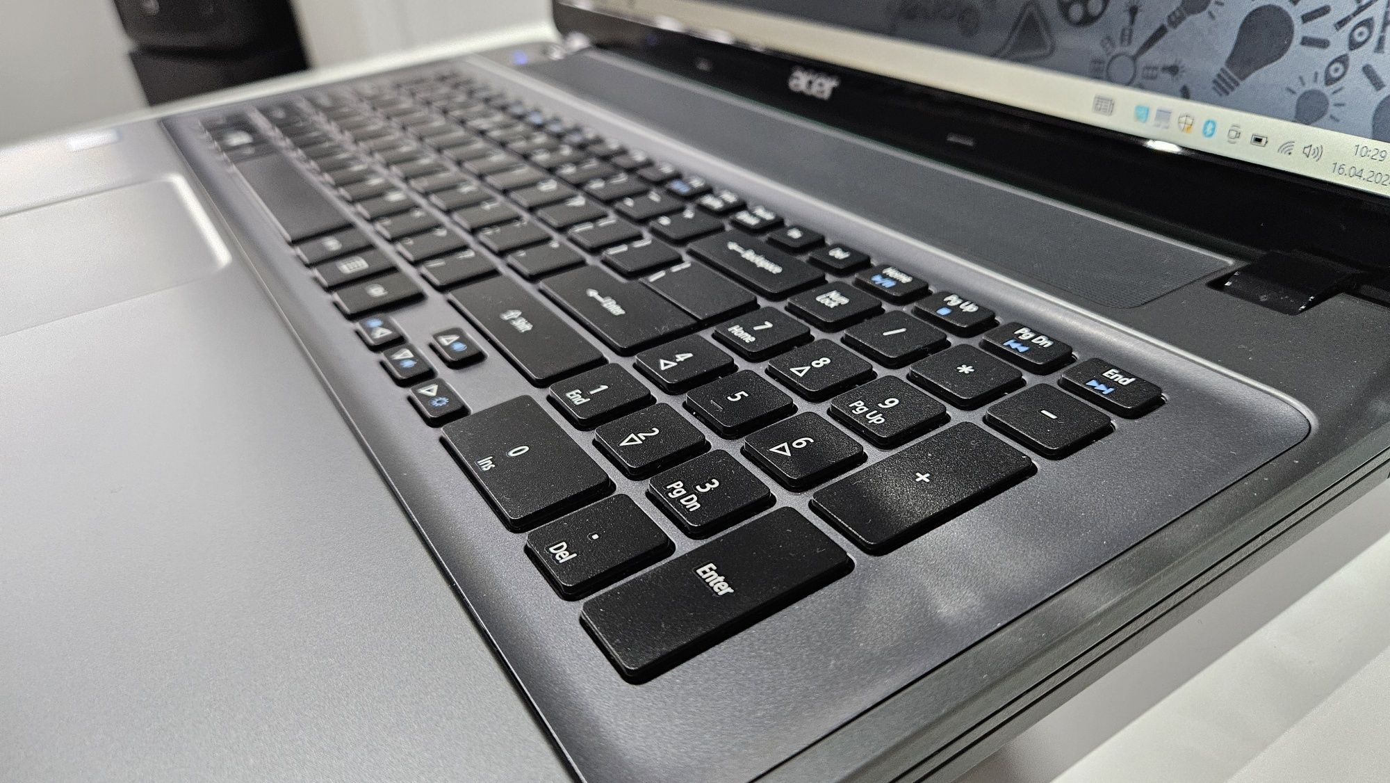 Laptop 17" Acer i5/8GB/1TB