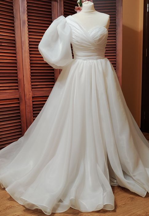 Весільне плаття, весільна сукня зі шлейфом XS-S