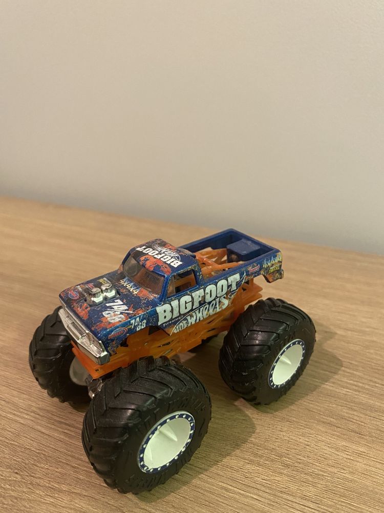 Autka hot wheels monster truck bigfoot