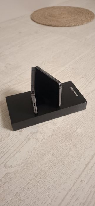 Samsung Galaxy Z Flip 5 8/512 Android 15 Stan idealny Bateria 91%