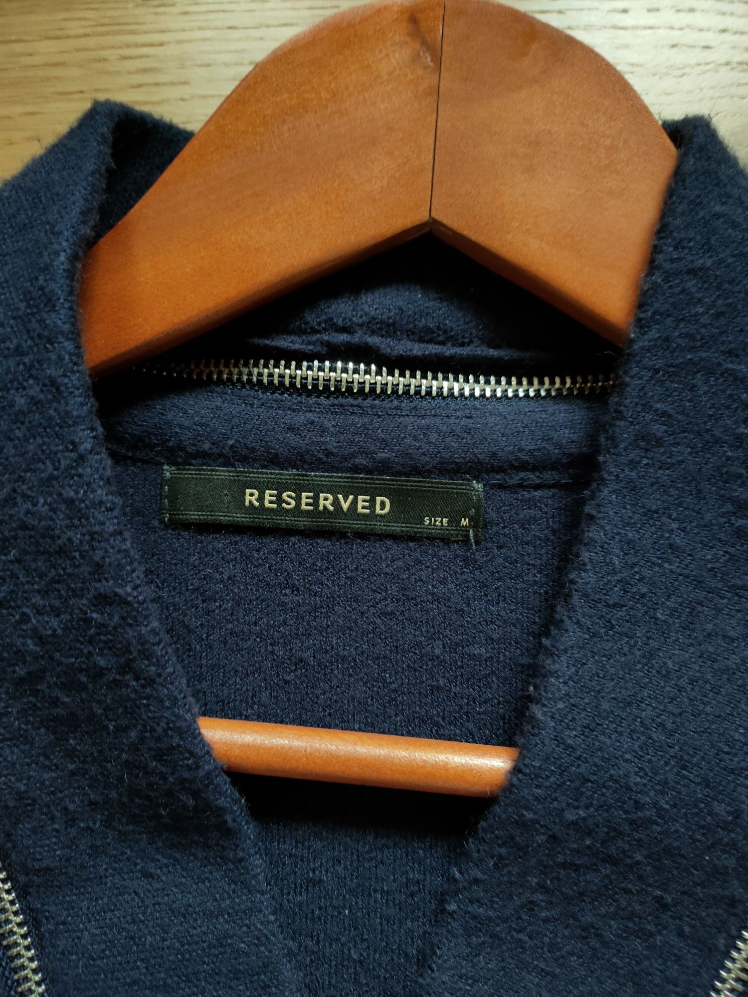 Granatowy sweter Reserved