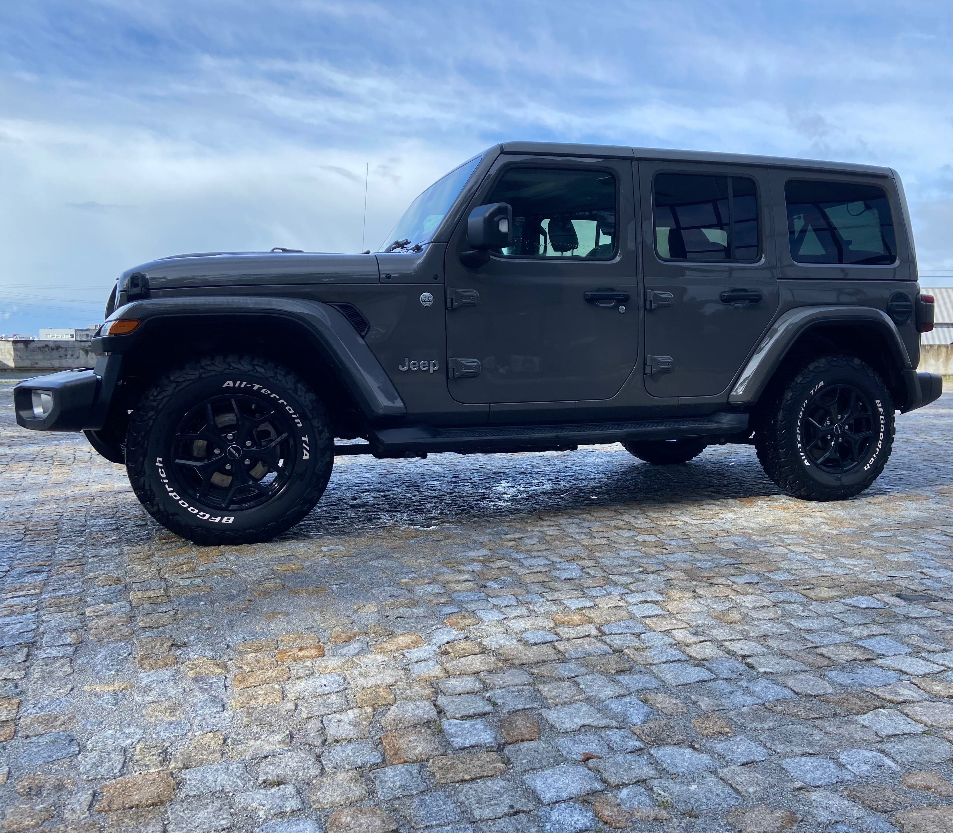 Jeep Wrangler Sahara