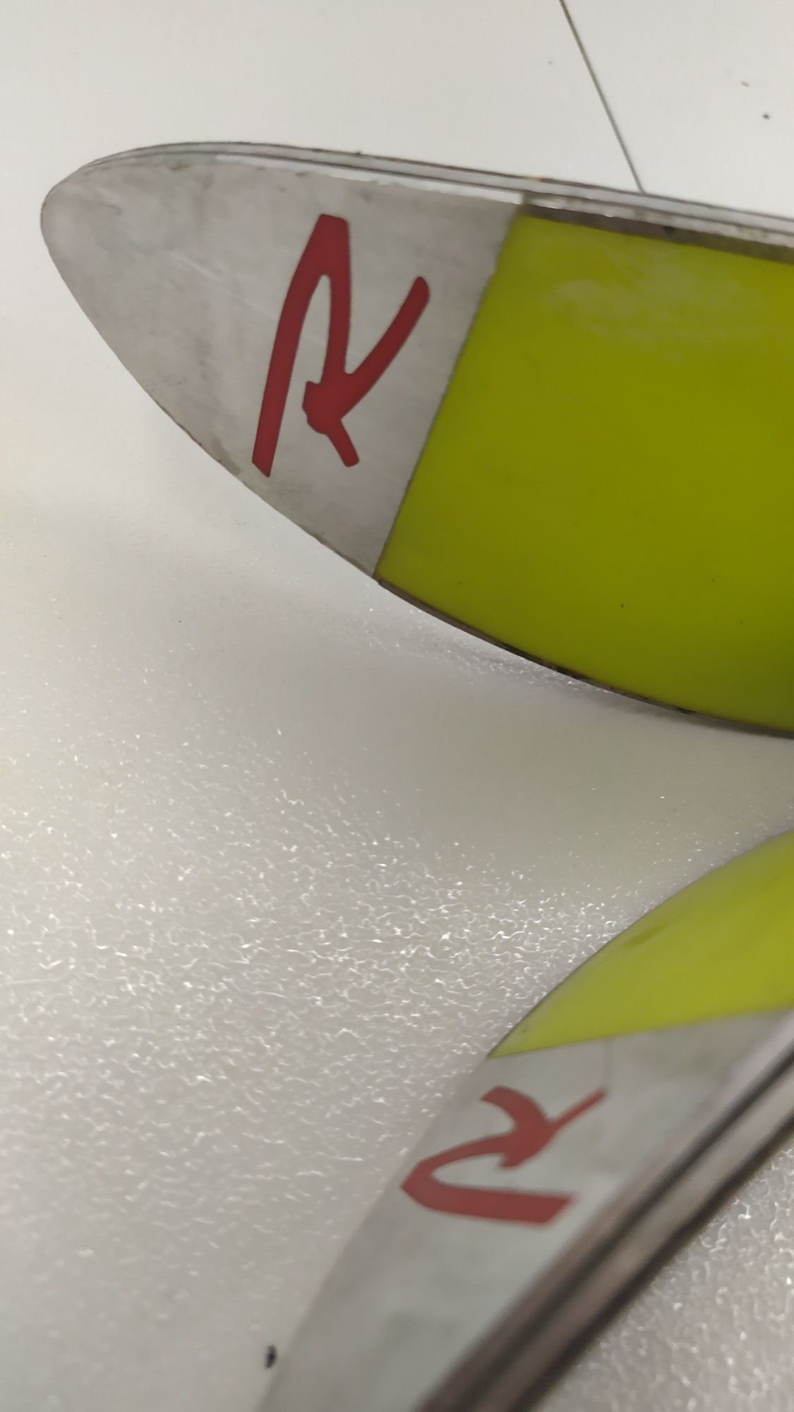 Narty zjazdowe Rossignol 180 z wiązaniami