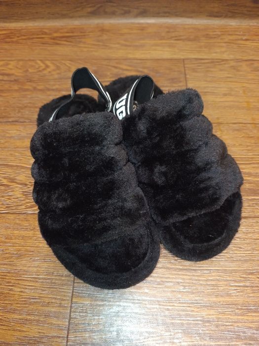 Шльопанці з хутром (мехом)