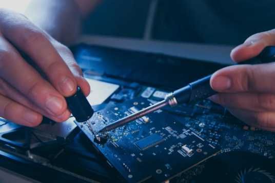 Serwis PC & Laptopów – naprawa, instalacja, czyszczenie, Windows