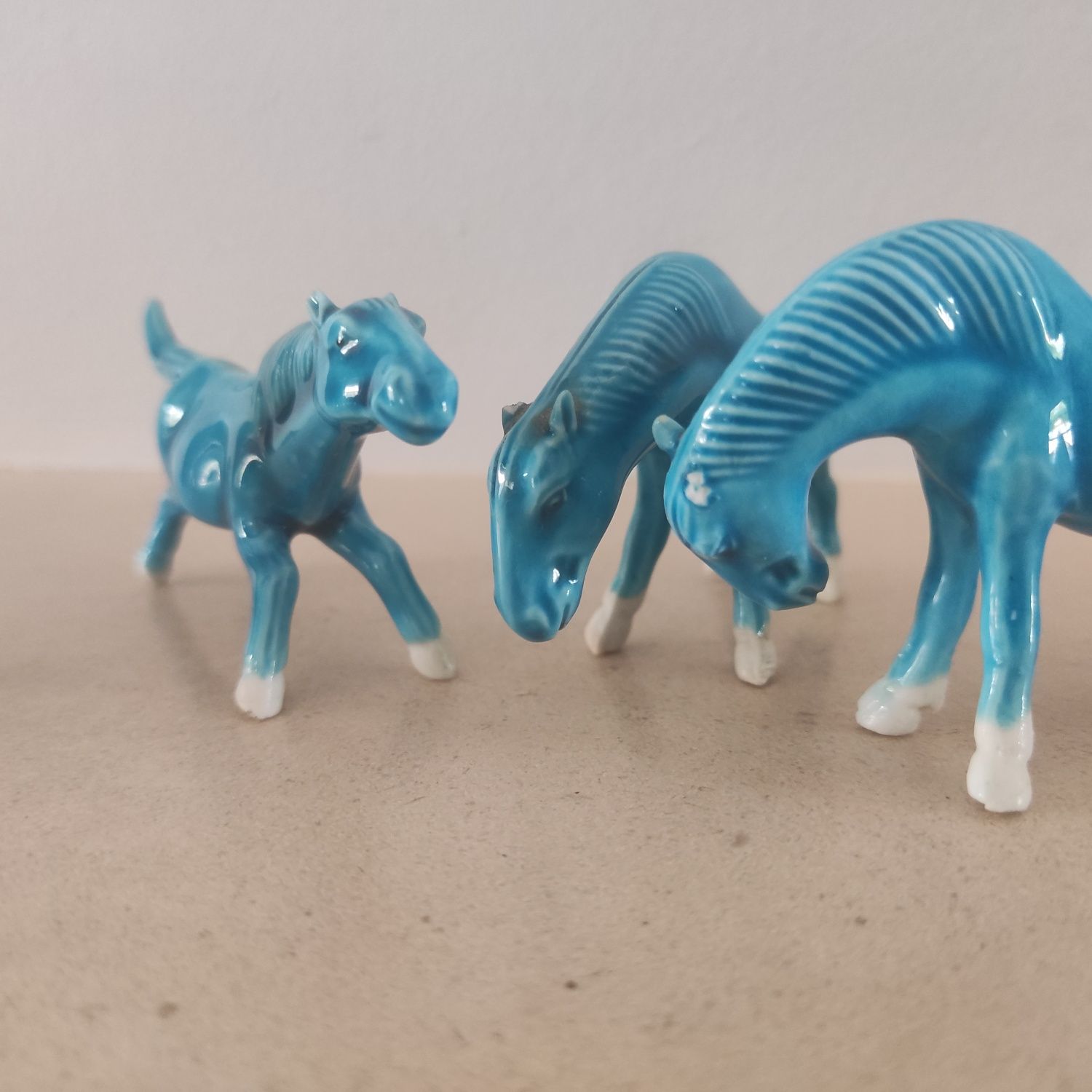 Conjunto de 5 figuras de cavalo - porcelana Jingdezhen, China