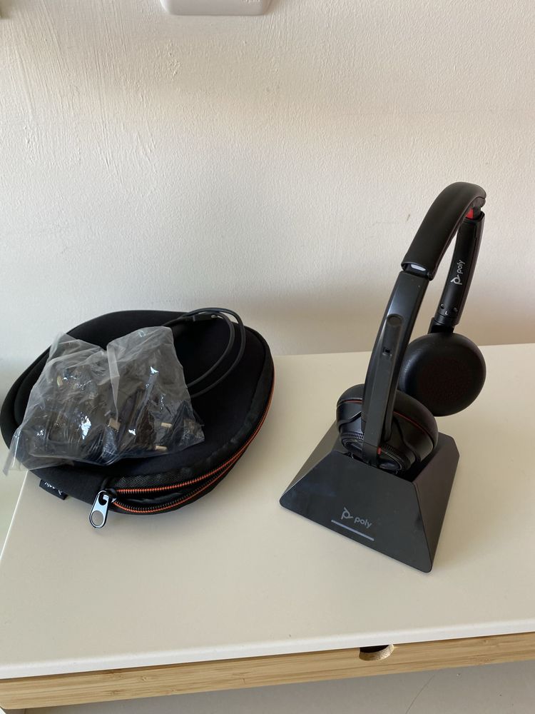 POLY SAVY Headphones 8200 com microphone e com estojo
