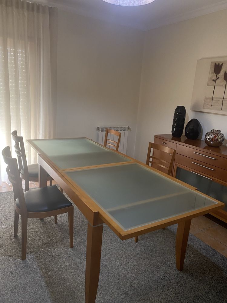 Mesa de sala extensivel com 4 cadeiras