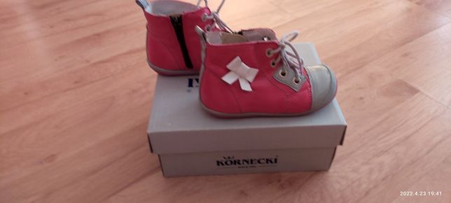Buty dziecięce skórzane firmy Kornecki roz 23 wkładka 15 cm