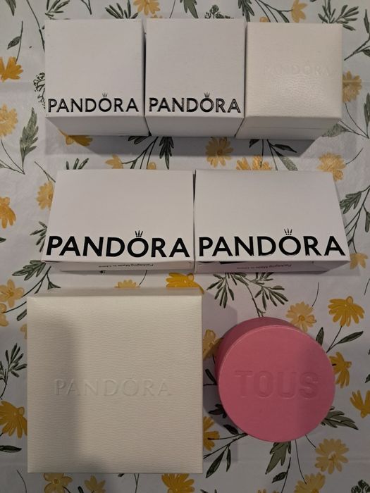 6 caixas da Pandora e 1 da Tous