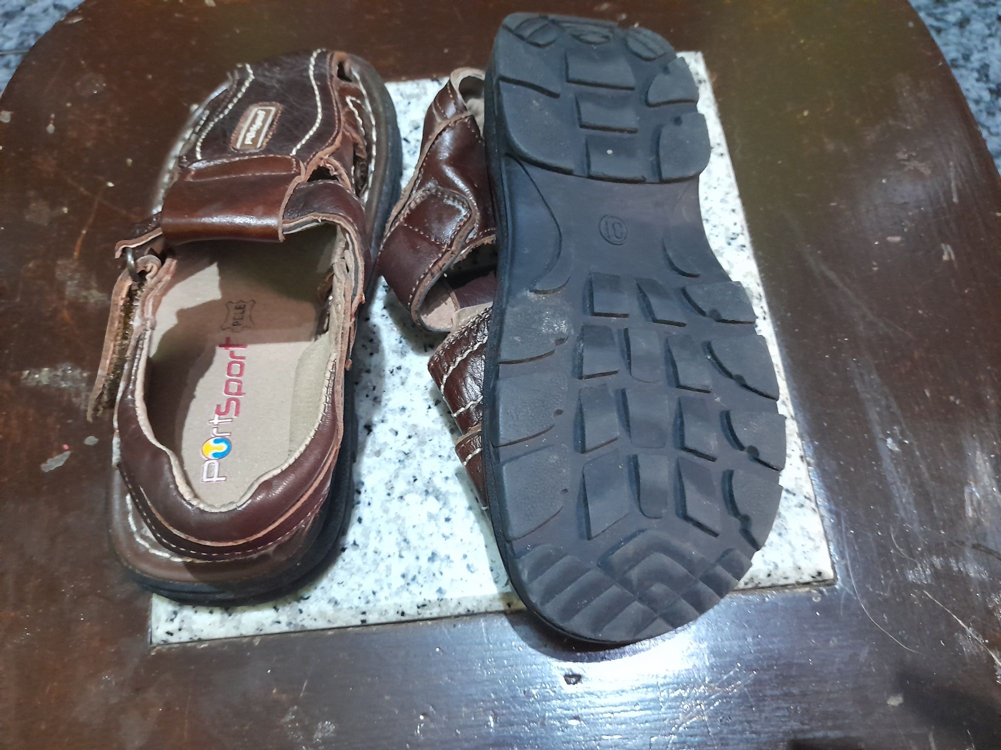 Sandálias de pele para menino tamanho 31