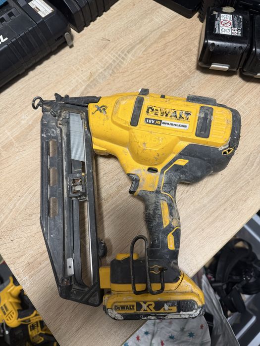 Sprzedam dewalt pistolet na gwozdzie
