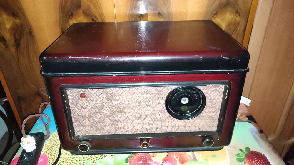 Продам магнітнофон Днепр-3 з червоного дерева!