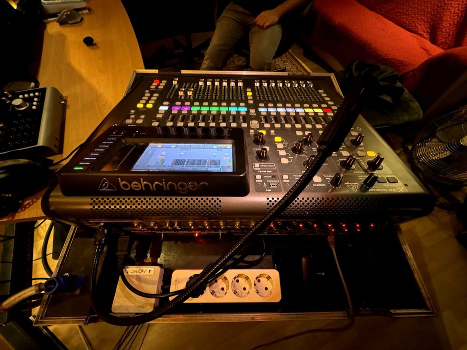 Behringer X32 compact + acessórios