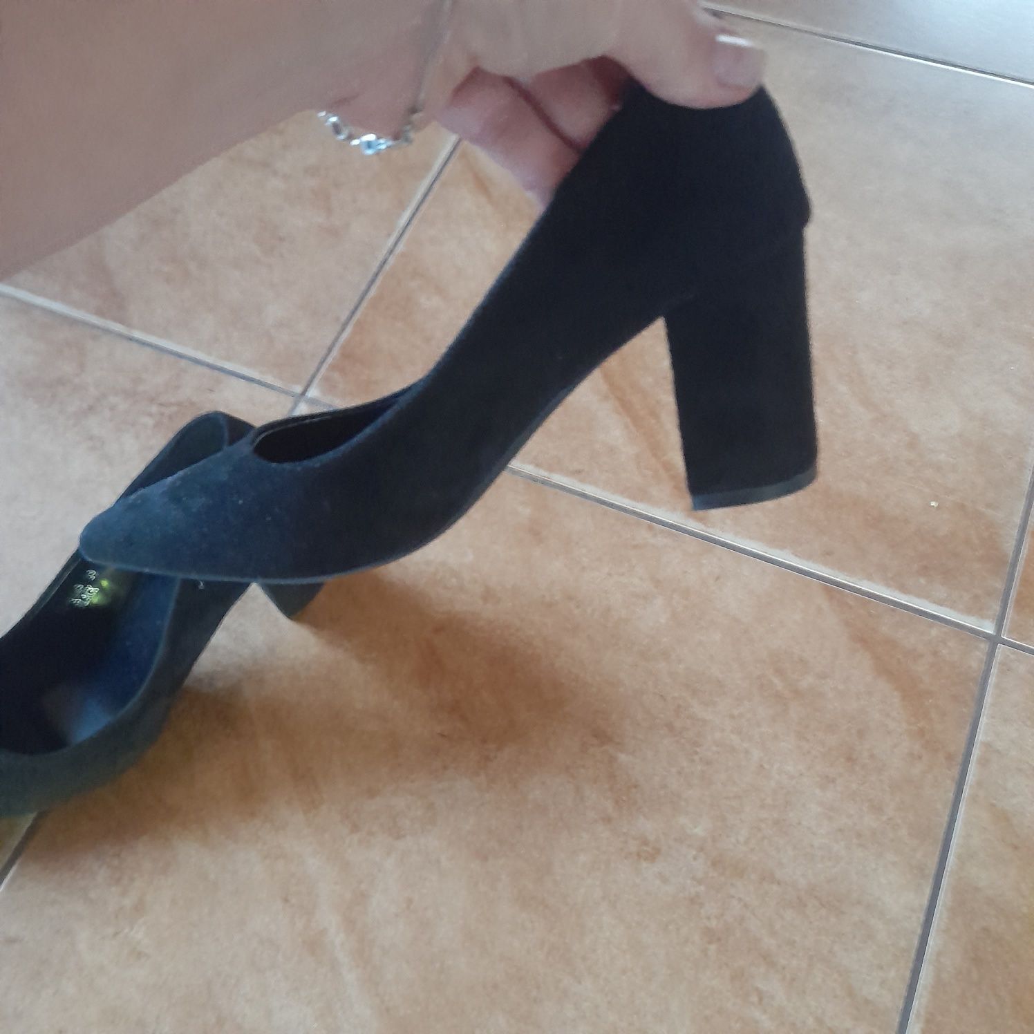 Buty damskie 39 na słupku