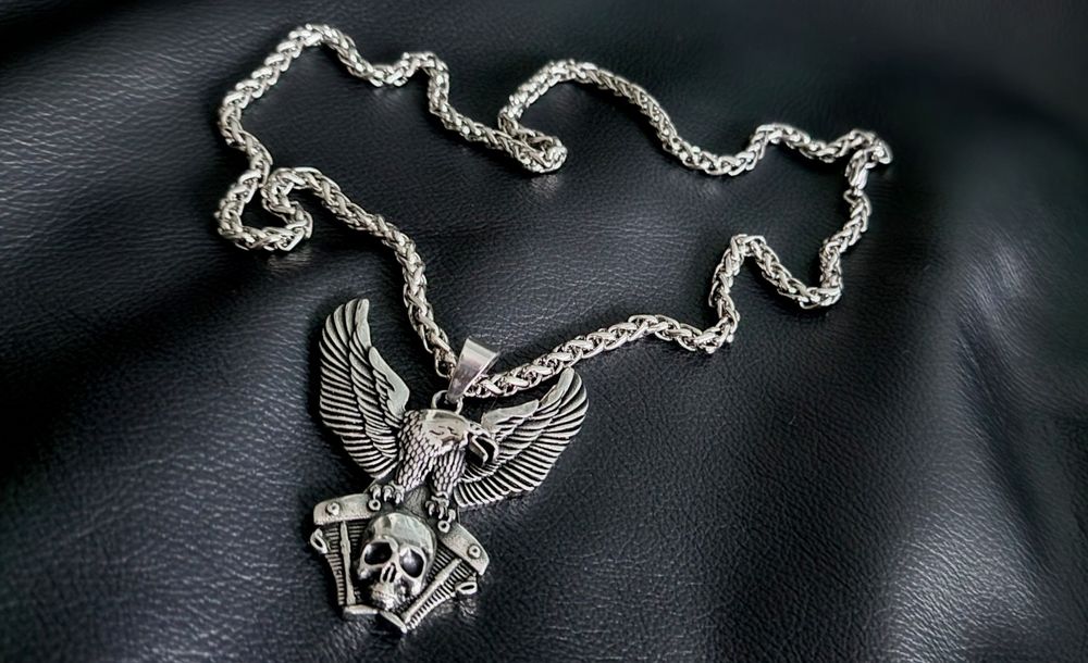 Atrakcyjny wisiorek zawieszka czaszka orzeł chopper motocyklowy Harley