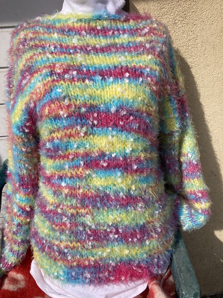 Sweterek na drutach