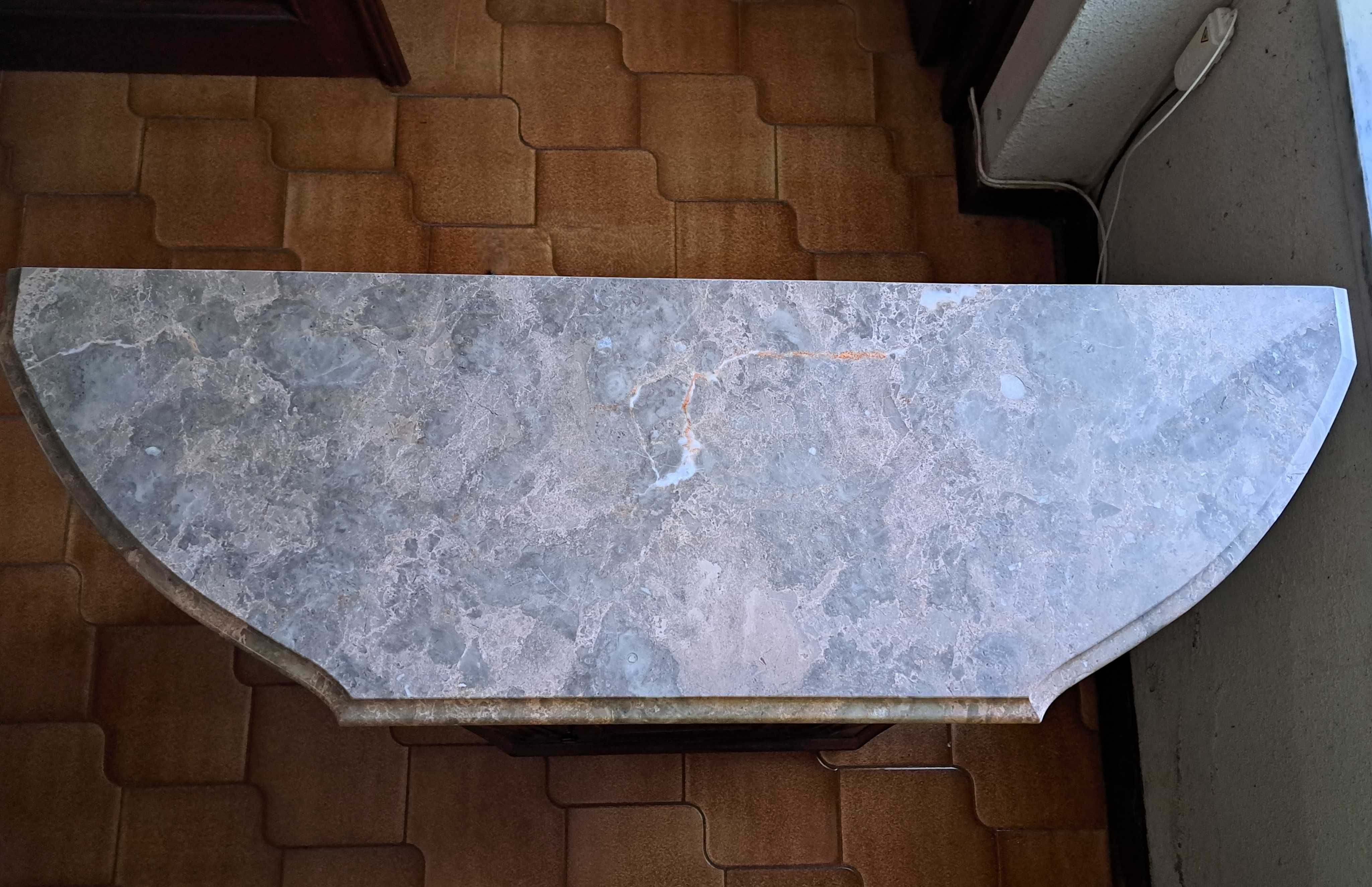 console de madeira e mármore