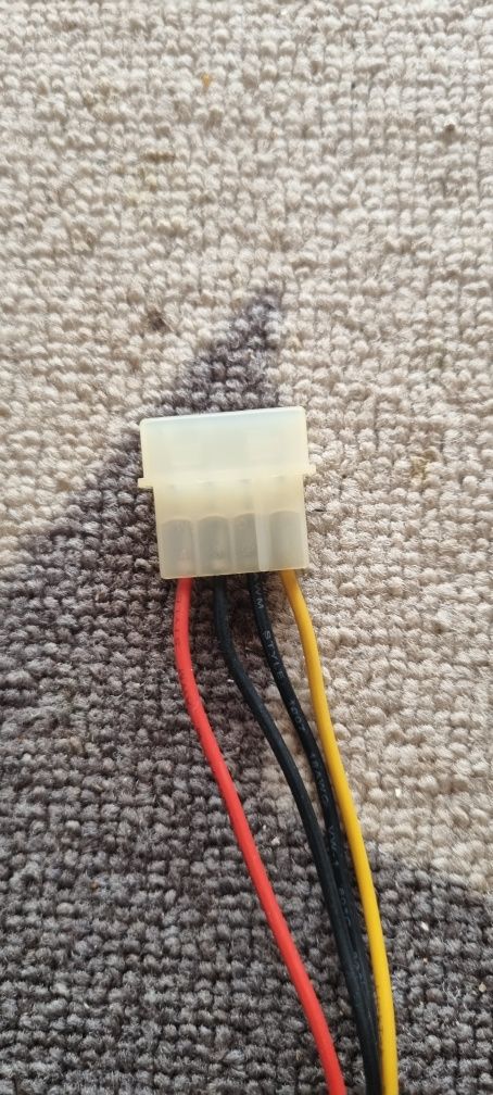 Kabel zasilający Sata ze złączem Molex