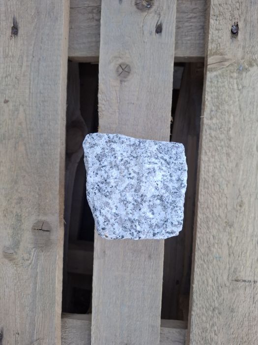 Kostka granitowa jasno szara I Gat Strzeg całość 2500zl8*10 cm 8*11 cm