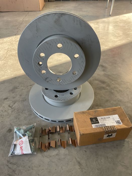 Комплект гальма перед колодки тормозні диски датчики w906w907 Sprinter