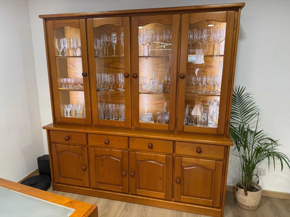 Móvel de sala + Mesa e Quatro cadeiras