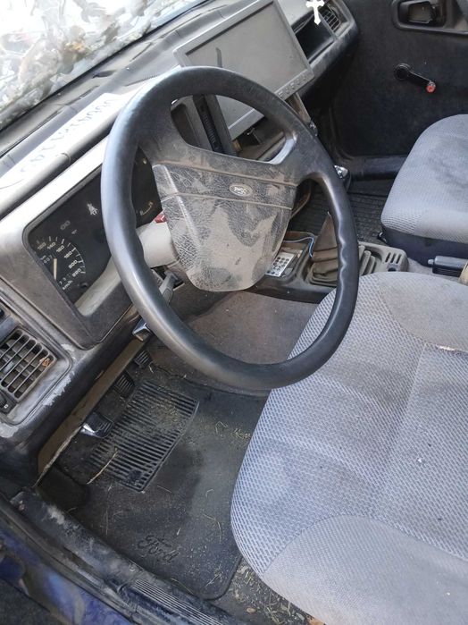 Продам форд на ходу є моменти по кузову ціна 300