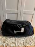 Torba sportowa podróżna NIKE 120 l na kółkach