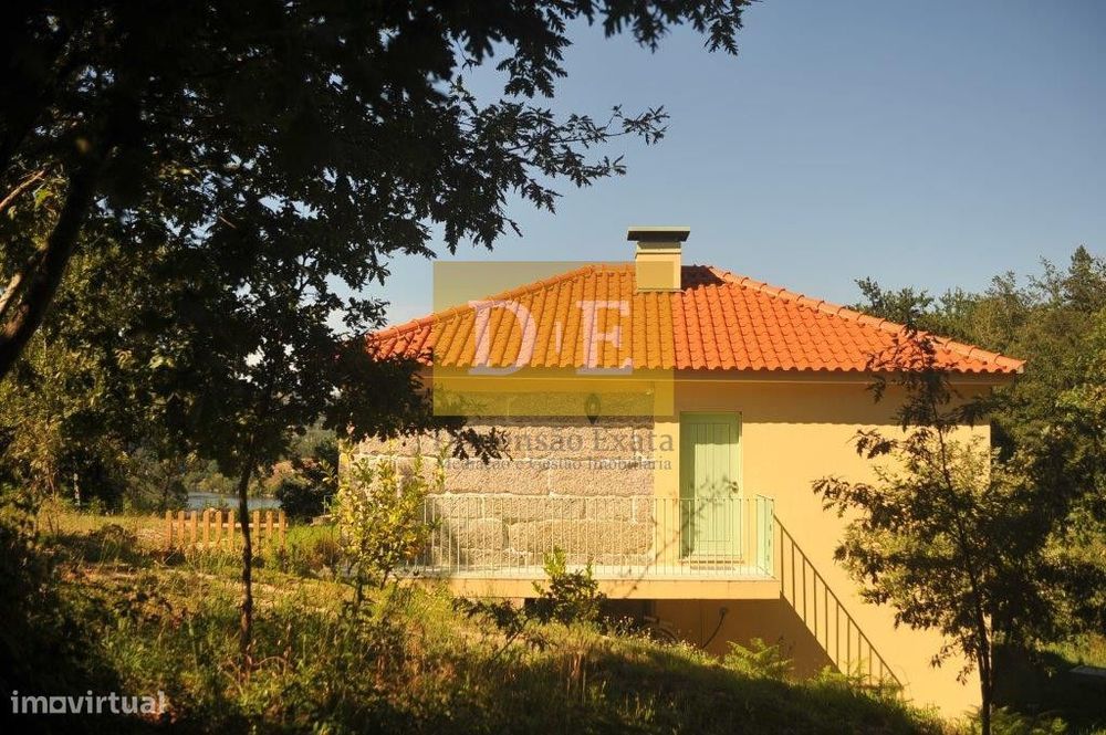 Moradia com Piscina Biológica e 5000 m2 de Terreno