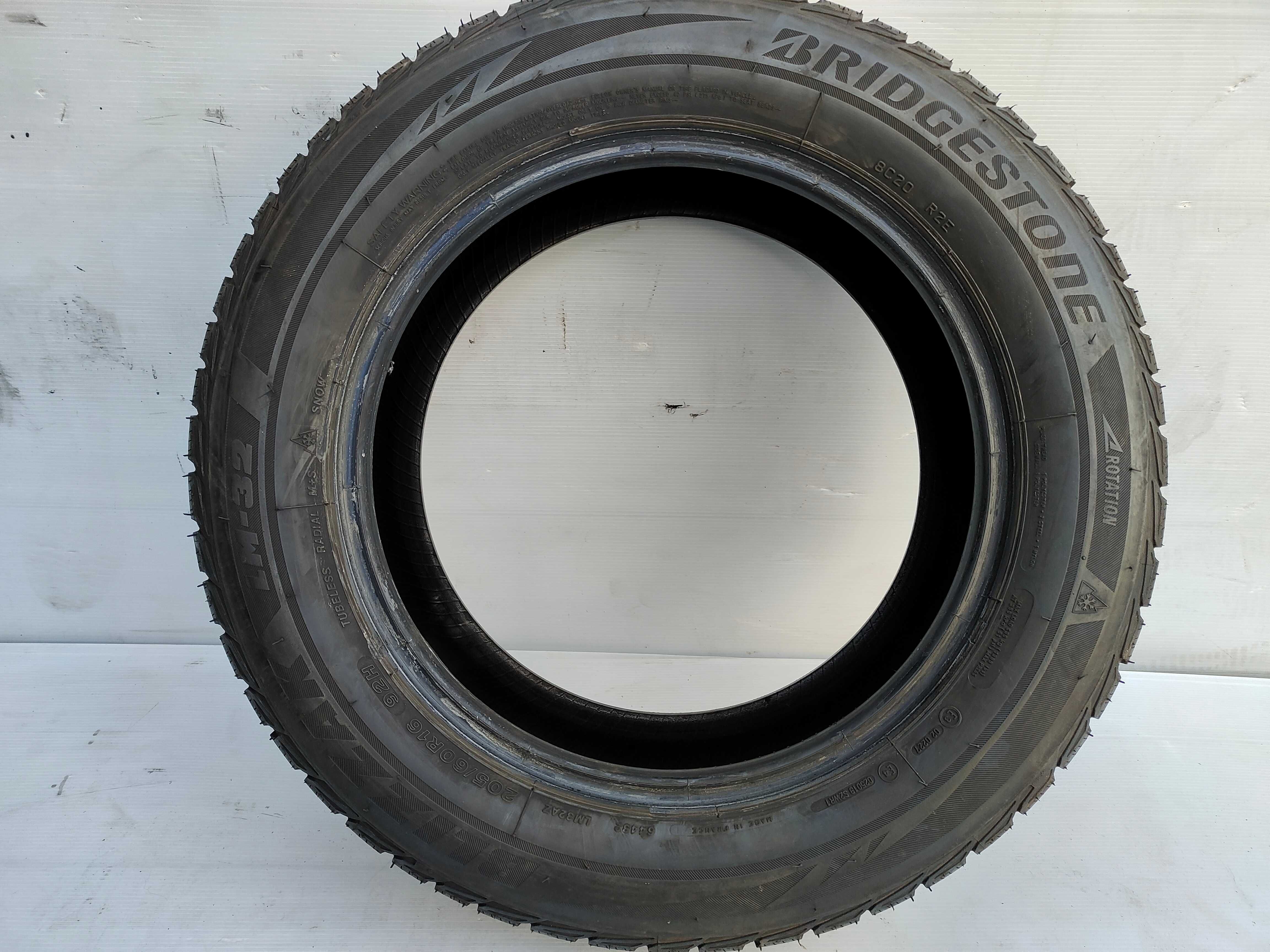 Opona Zimowa 205/60/16 Bridgestone Blizzak LM32