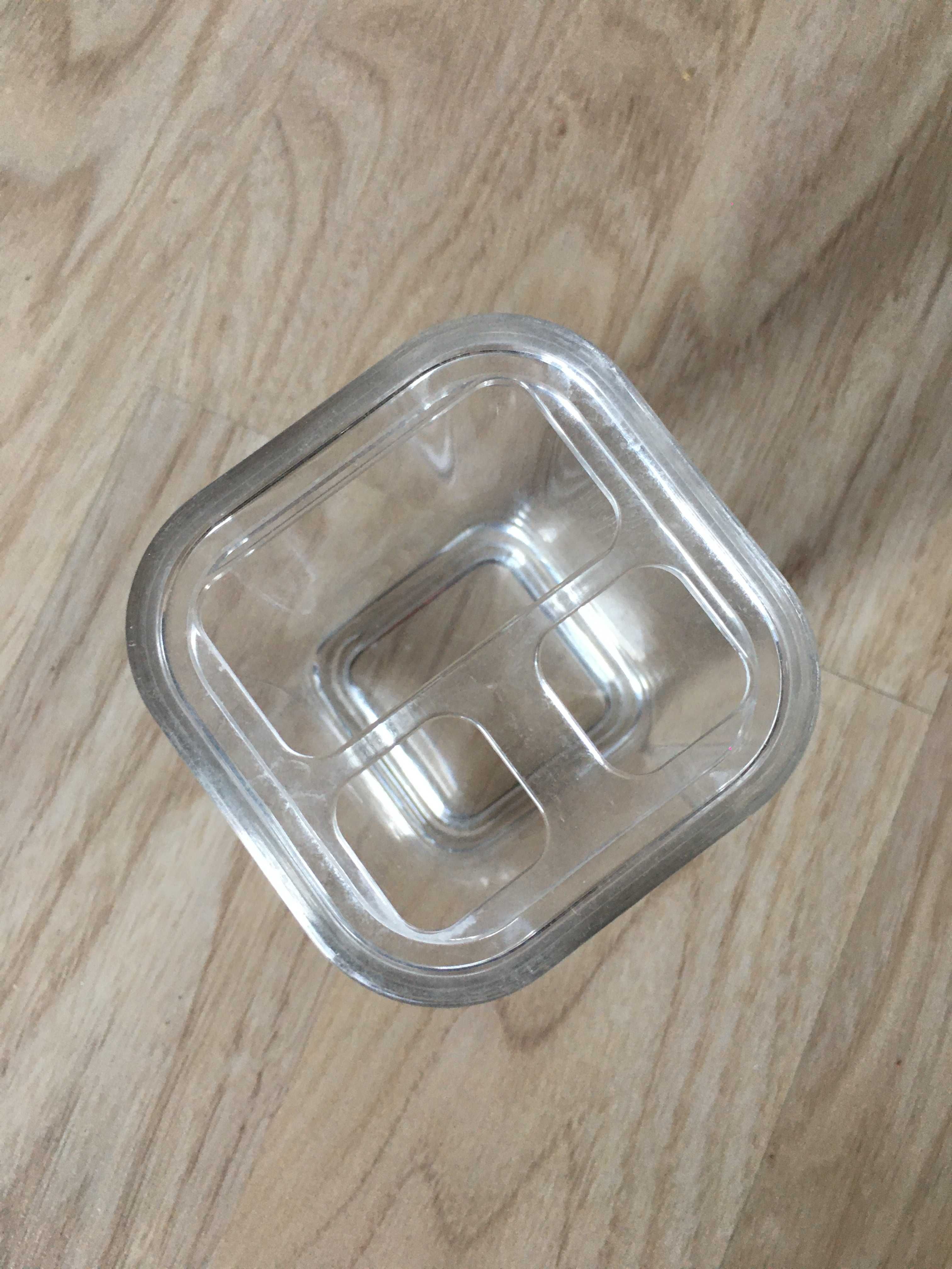 Plastikowy kubeczek na szczoteczki do zębów przezroczysty przegrody