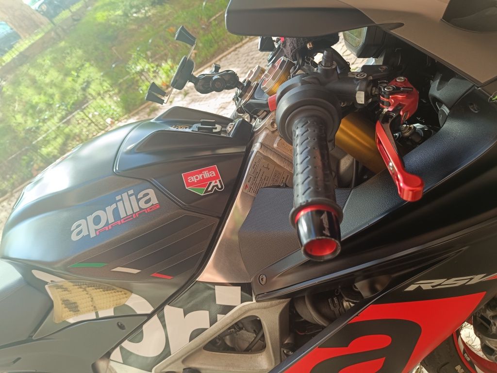 Aprilia rsv4 (2018)