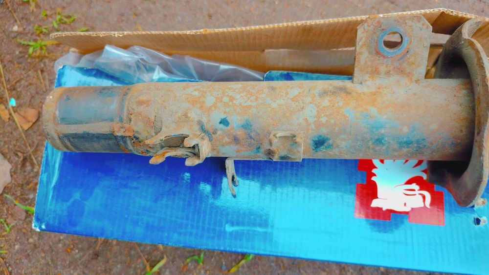 Амортизатор передний правый Citroen c3/C2  02-09год